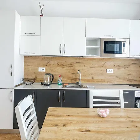 Pineta 572 * Durrës