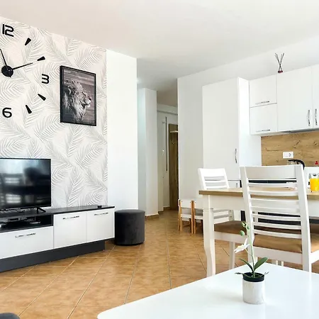 Pineta 572 * Durrës